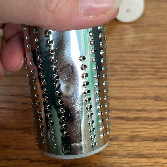 PAMPERED CHEF Deluxe Cheese grayer, one barrel only for fine grated cheese. - Picture 2 of 4